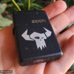 چاپ طرح دلخواه روی فندک زیپو (مدل گازسوز مشکی رنگ)